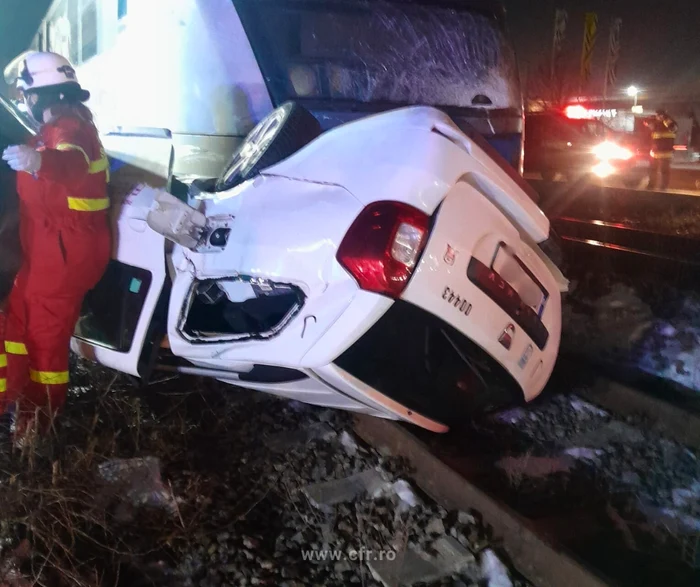 Video----------Momentul-ocant-n-care-un-autoturism-a-fost-lovit-de-tren-pe-ruta-Bucureti-Vest---Chiajna-Cum-s-a-produs-accidentul