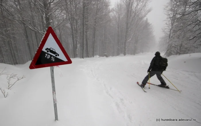 Video----------Ninsorile-scot-la-iveal-problemele-din-staiuni-Primar-La-omul-srac-nici-boii-nu-trag