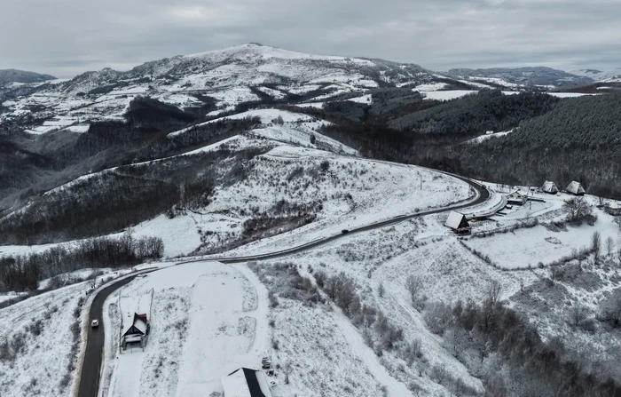 Video----------Transapuseana-drumul-montan-care-face-uitate-Transfgranul-i-Transalpina-n-timpul-iernii----