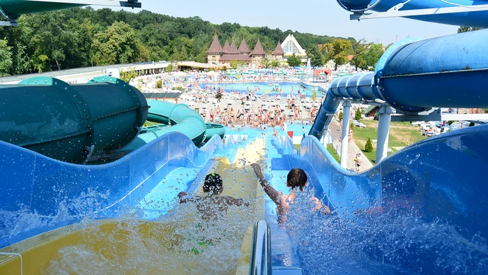 ---------inutul-apelor-termale-din-nord-vestul-Romniei-Oradea-atracia-turismului-balnear-n-timpul-iernii