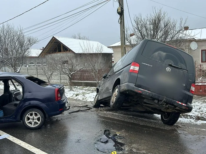 ---------Accident-mortal-n-Olt-O-main-n-care-se-aflau-cinci-persoane-a-intrat-pe-contrasens-O-femeie-a-decedat