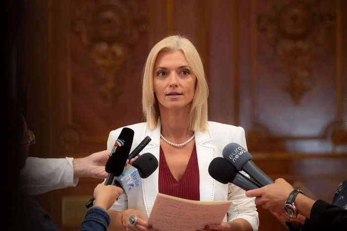 ---------Alina-Gorghiu-cere-demisia-prefectei-de-Arge-O-acuz-de-incompeten-administrativ-n-criza-apei-potabile-de-la-Curtea-de-Arge