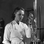 Analiz----------Povestea-complicat-a-romncelor-din-tiin-de-la-interdicie-la-propagand-i-stereotip-Specialist-n-Studii-de-Gen-Asistm-la-o-revenire-a-rolurilor-tradiionale-de-gen