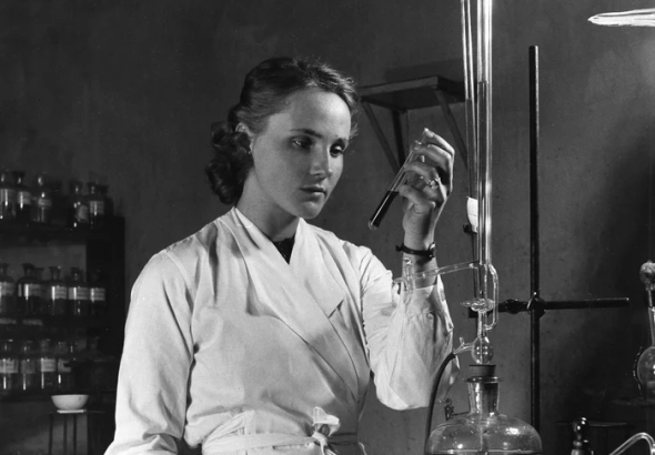 Analiz----------Povestea-complicat-a-romncelor-din-tiin-de-la-interdicie-la-propagand-i-stereotip-Specialist-n-Studii-de-Gen-Asistm-la-o-revenire-a-rolurilor-tradiionale-de-gen