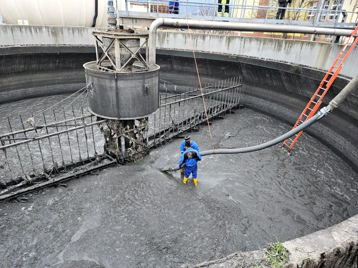 ---------Braovenii-i-saboteaz-singuri-alimentarea-cu-ap-Staia-de-epurare-blocat-de-erveele-umede