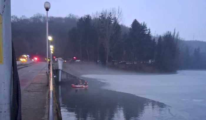 ---------Brbatul-care-a-czut-n-barajul-din-Gilu-scos-la-suprafa-mort