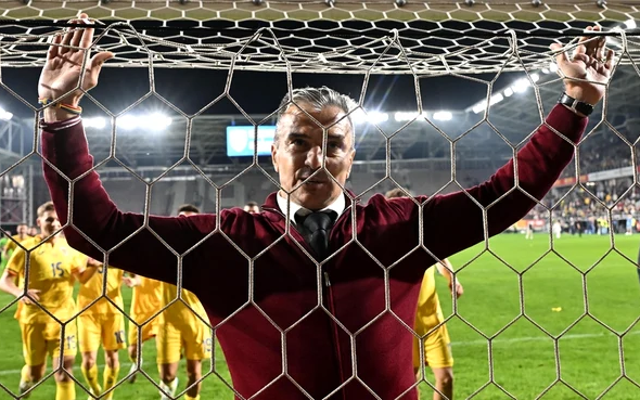 ---------CFR-i-a-gsit-antrenor-pentru-urmtorii-ani-Patronul-din-Gruia-a-dat-dispoziie-s-fie-parafat-contractul