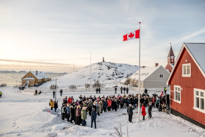---------Canada-i-a-nfipt-steagul-pe-teritoriul-Groenlandei-Nu-s-foarte-sigur-c-Trump-va-fi-vreun-pic-micat