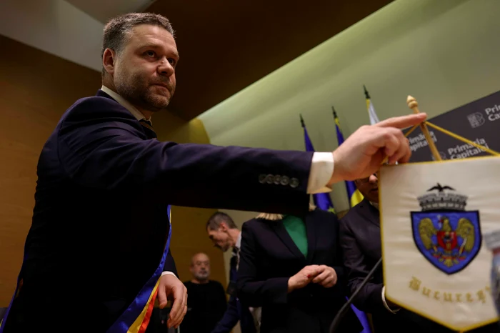 ---------Ciprian-Ciucu-vrea-s-elimine-gratuitatea-STB-pentru-pensionarii-cu-venituri-mari-Ce-prevede-iniiativa-primarului-general-SURSE