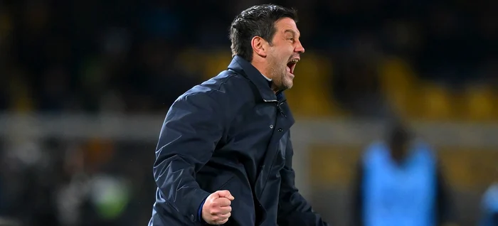 ---------Cristi-Chivu-cu-o-mn-pe-trofeu-n-Italia-Inter-e-la-o-diferen-uria-fa-de-AC-Milan-care-s-a-fcut-de-rs-acas