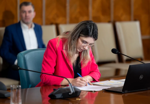 ---------Diana-Buzoianu-chemat-la-Ora-Guvernului-pentru-blocarea-investiiilor-strategice-n-cazul-acumulrii-Mihileni