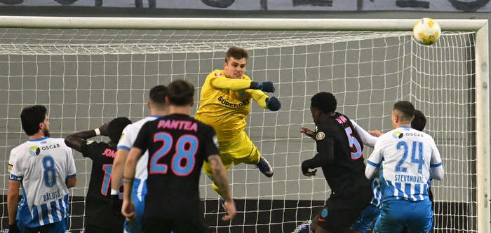 ---------FCSB-lsat-pe-dinafara-Cupei-Romniei-de-Gloria-Bistria-Campioana-blocat-n-Bnie-de-liderul-Superligii