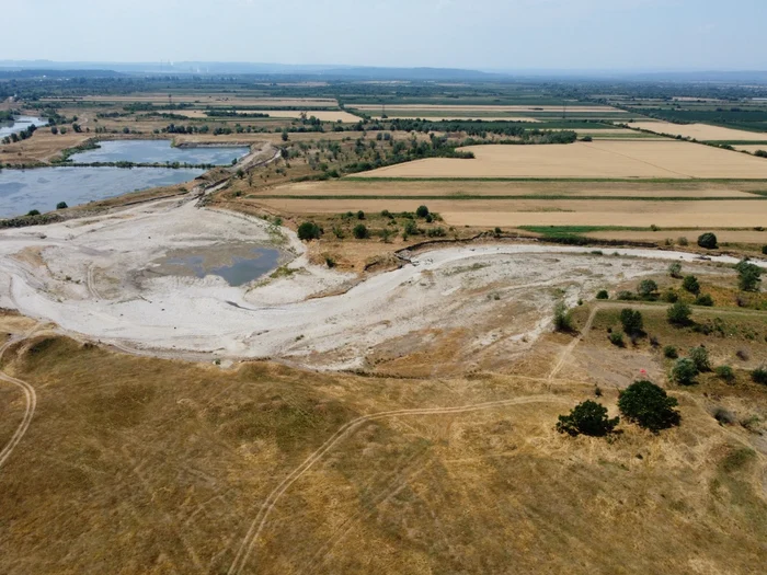 ---------Firm-din-Gorj-acuzat-c-a-exploatat-ilegal-agregate-minerale-din-albia-Jiului-La-ct-se-ridic-prejudiciul