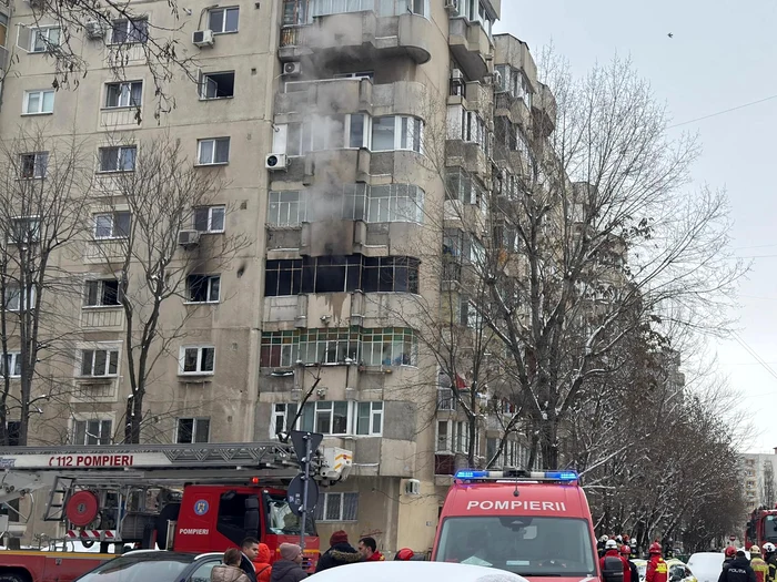 ---------Incendiu-ntr-un-apartament-din-Sectorul-5-Pompierii-au-evacuat-o-persoan-cu-arsuri