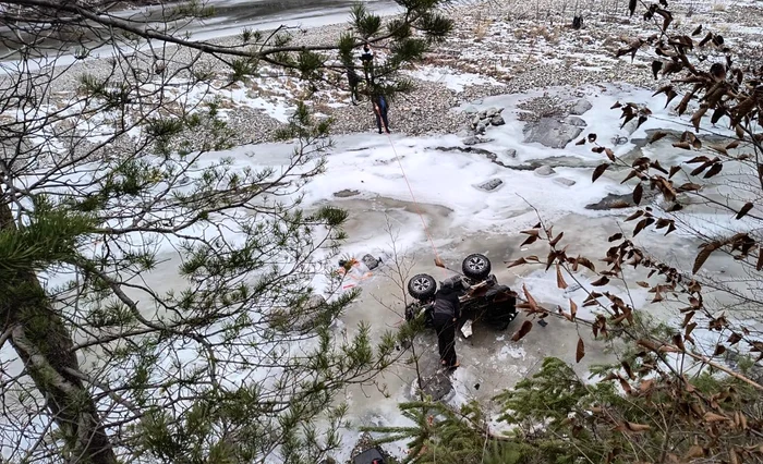 ---------Intervenie-de-urgen-n-Munii-Vrancei-Dou-persoane-sunt-rnite-dup-ce-au-czut-cu-ATV-ul-n-Rul-Putna