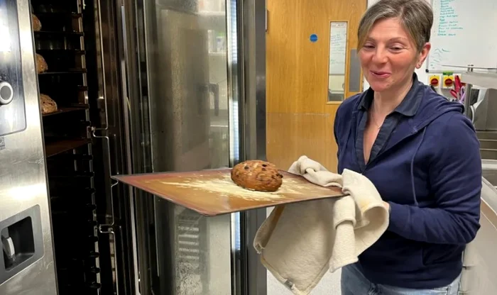 ---------Joburi-de-electricieni-buctari-i-frizeri-pltite-cu-35000-euro-pe-an-cazare-i-mese-asigurate-n-cel-mai-rece-loc-de-pe-planet