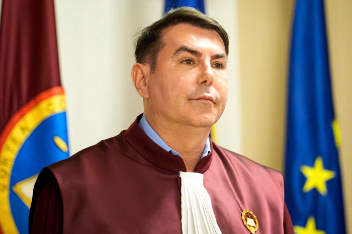 ---------Judectorul-Gheorghe-Stan-aflat-n-concediu-de-paternitate-a-aprut-astzi-la-edina-CCR-