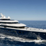 ---------Magnatul-francez-Bernard-Arnault-i-face-iaht-de-145-de-metri-Patronul-echipei-Paris-FC-are-o-avere-de-200-de-miliarde-de-dolari