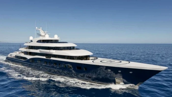 ---------Magnatul-francez-Bernard-Arnault-i-face-iaht-de-145-de-metri-Patronul-echipei-Paris-FC-are-o-avere-de-200-de-miliarde-de-dolari