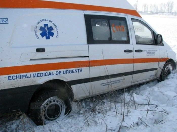 ---------O-femeie-din-judeul-Iai-a-nscut-acas-dup-ce-ambulana-care-venise-s-o-preia-a-rmas-nzpezit