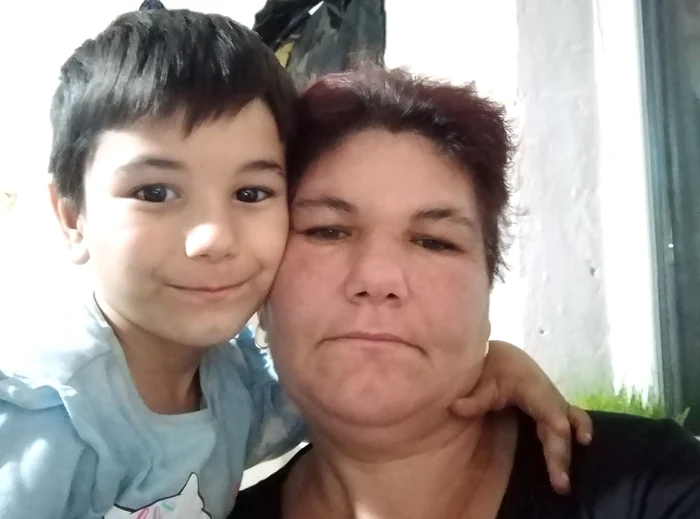 ---------O-mam-i-bieelul-ei-n-vrst-de-5-ani-disprui-de-3-zile-Apelul-fcut-de-Poliie