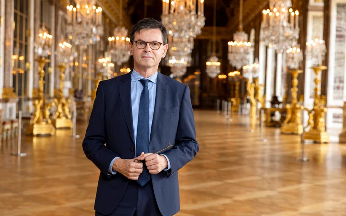 ---------Pe-cine-numete-Macron-la-conducerea-Muzeului-Luvru-dup-scandalul-iscat-de-jaful-bijuteriilor-furate-n-nici-7-minute