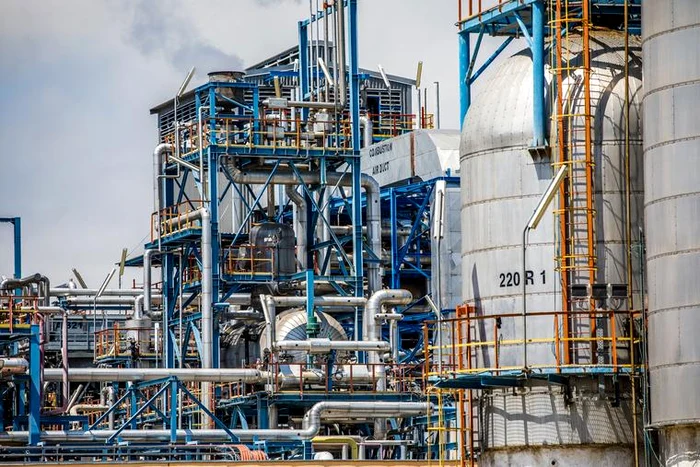 ---------Rafinriile-Petromidia-Nvodari-i-Vega-Ploieti-intr-pentru-20-de-zile-n-revizie-tehnologic-programat-