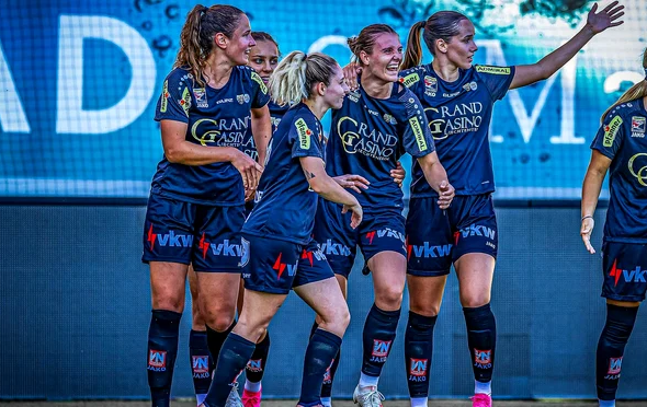 ---------Revolt-a-juctoarelor-dup-pedeapsa-primit-de-arbitrul-care-le-filma-dezbrcate-n-vestiar