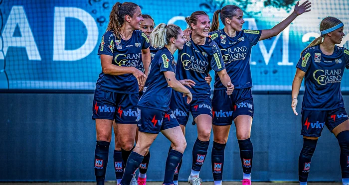 ---------Revolt-a-juctoarelor-dup-pedeapsa-primit-de-arbitrul-care-le-filma-dezbrcate-n-vestiar