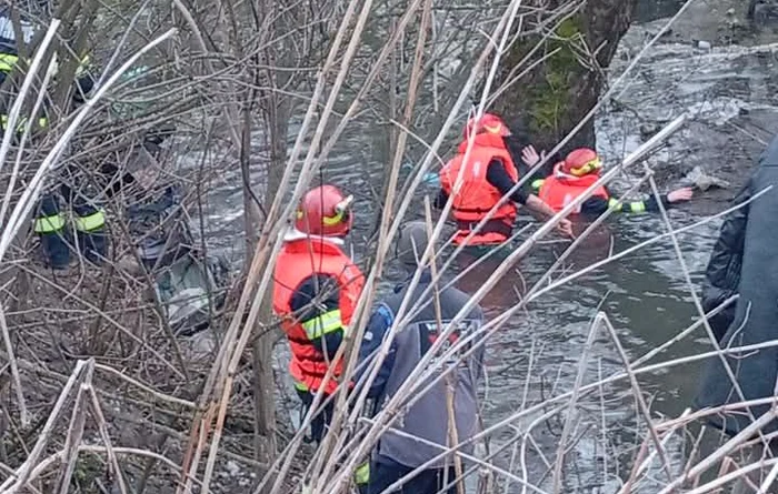 ---------Tragedie-n-judeul-Sibiu-O-feti-de-6-ani-i-fratele-ei-de-9-ani-au-murit-dup-ce-au-czut-ntr-un-pru