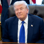 ---------Trump-l-acuz-pe-Obama-c-a-divulgat-informaii-clasificate-despre-extrateretri-i-promite-c-va-publica-chiar-el-documente-despre-OZN-uri