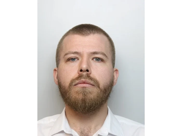 ---------Un-ofier-de-penitenciar-a-spulberat-maina-unei-gravide-n-timp-ce-juca-la-pariuri-pe-telefon-la-114-kmh