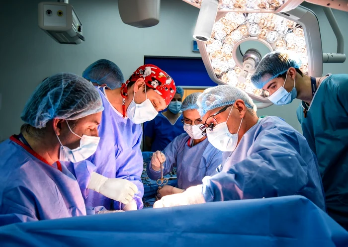 ---------Un-sfert-de-secol-de-medicin-privat-n-Romnia-SANADOR-Aceti-ani-vorbesc-despre-continuitate