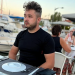 ---------Vecinii-suprai-pe-un-romn-din-Marea-Britanie-care-nu-vrea-s-i-drme-garajul-construit-ilegal-Este-revolttor-Simt-c-nu-mai-vreau-s-locuiesc-aici