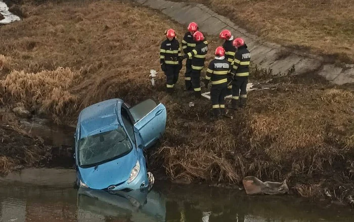 Video----------O-femeie-a-ajuns-cu-maina-n-rul-Bahlui-din-Iai-Ea-a-reuit-s-se-salveze-singur