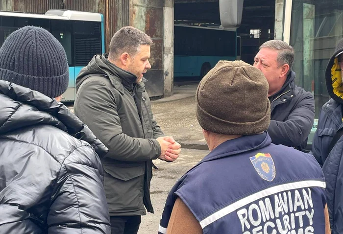 Video----------Primarul-general-ntr-o-vizit-neanunat-i-fr-alai-la-Autobaza-STB-Floreasca-Condiiile-sunt-execrabile