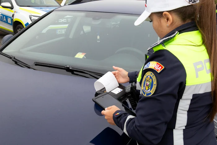 Video----------Un-ofer-de-ride-sharing-i-a-luat-clienii-direct-de-pe-trecerea-de-pietoni-Manevra-interzis-care-i-a-adus-amend