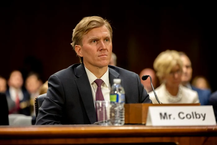 ---------eful-Deprtamentului-de-Rzboi-trimite-un-dur-al-Pentagonului-la-reuniunea-NATO-pentru-a-presa-Europa