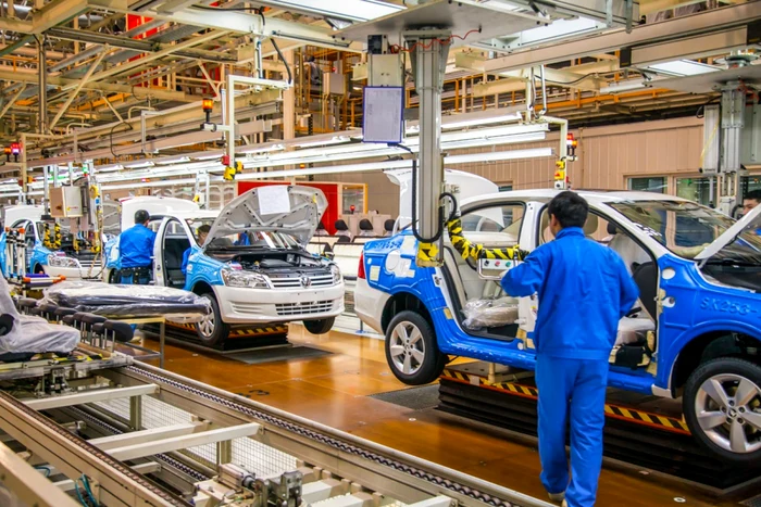 ---------50000-de-angajai-n-pericol-un-gigant-auto-anun-tieri-masive-de-personal-n-timp-ce-directorii-ncaseaz-bonusuri-de-milioane-de-euro