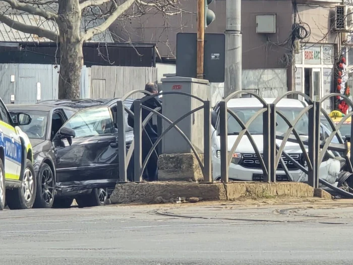 ---------Accident-n-lan-n-Capital-trei-persoane-lovite-de-o-main-care-a-ricoat-n-gardul-refugiului-de-tramvai