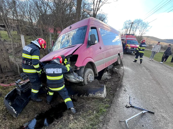 ---------Accident-teribil-n-Mure-un-microbuz-cu-11-persoane-s-a-rsturnat-n-an-Toi-pasagerii-au-ajuns-la-Urgene