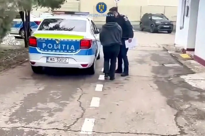 ---------Adolescent-de-15-ani-btut-i-nepat-cu-un-briceag-de-o-coleg-la-instigarea-fostului-iubit-ntr-un-parc-din-Ploieti-Agresorii-au-fost-reinui