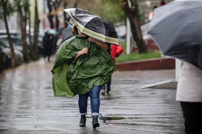 ---------Alert-ANM-nu-scpm-de-ploi-ninsori-i-vnt-Zonele-afectate-pn-mari-diminea