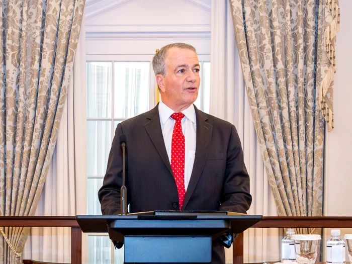 ---------Ambasadorul-SUA-la-Bucureti-anun-c-Romnia-este-binevenit-s-aplice-din-nou-pentru-Programul-Visa-Waiver