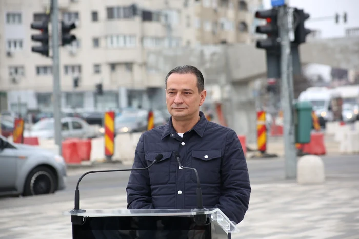 ---------Blu-l-critic-pe-Bolojan-la-prezentarea-lucrrilor-la-pasajul-de-la-Aprtorii-Patriei-Frneaz-dezvoltarea-Romniei