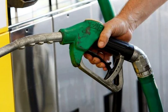 ---------Carburanii-au-depit-un-nou-record-n-Romnia-litru-de-benzin-peste-830-lei-iar-motorina-ajunge-la-peste-870-lei