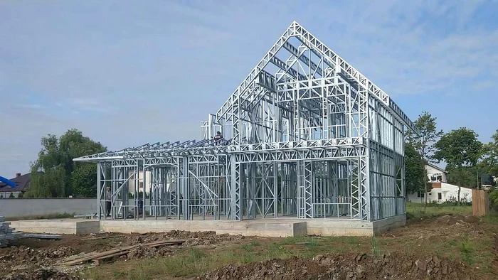 ---------Case-structur-metalic-soluia-mpotriva-scumpirilor-la-energie