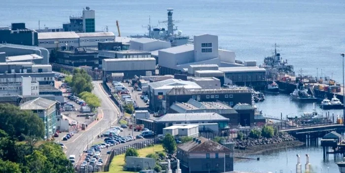 ---------Ce-lege-ar-fi-nclcat-romnca-arestat-alturi-de-un-iranian-n-apropierea-submarinelor-nucleare-britanice-Explicaiile-MAE