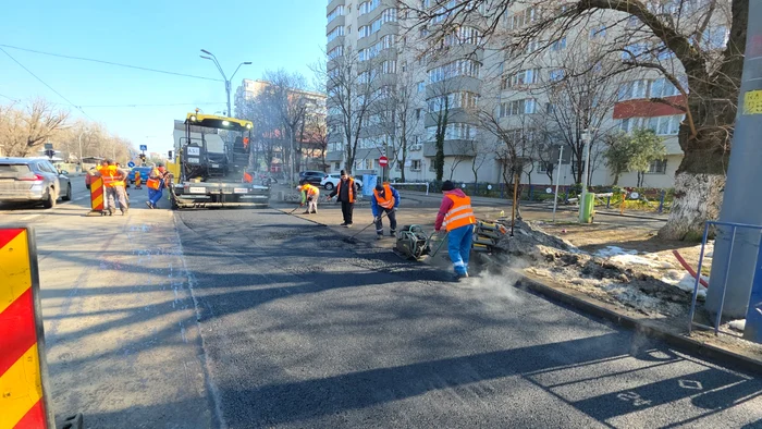 ---------Curenie-de-primvar-n-sectorul-4-Sute-de-muncitori-i-zeci-de-utilaje-particip-o-ampl-aciune-pentru-igienizarea