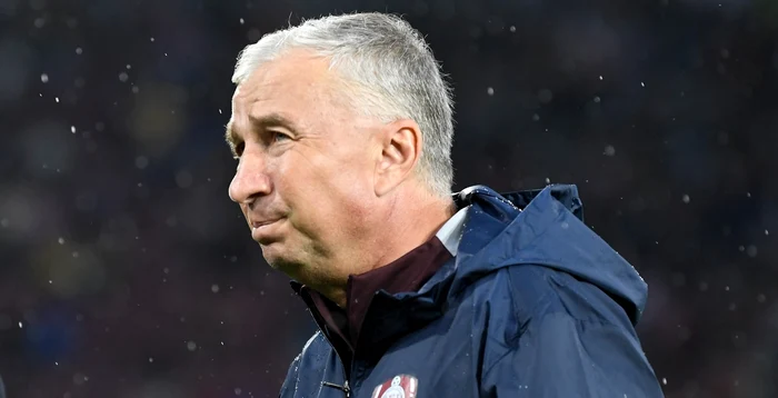 ---------Dan-Petrescu-n-a-scpat-de-bisturiu-i-a-ajuns-pe-masa-de-operaie-Antrenorul-este-n-recuperare